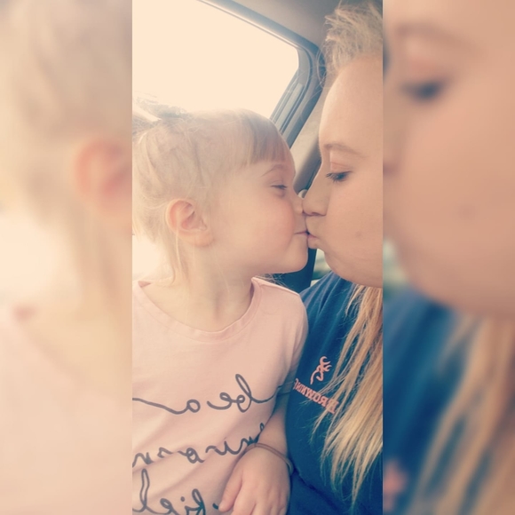 Meet your Posher, Alyssa - Picture 1 of 1